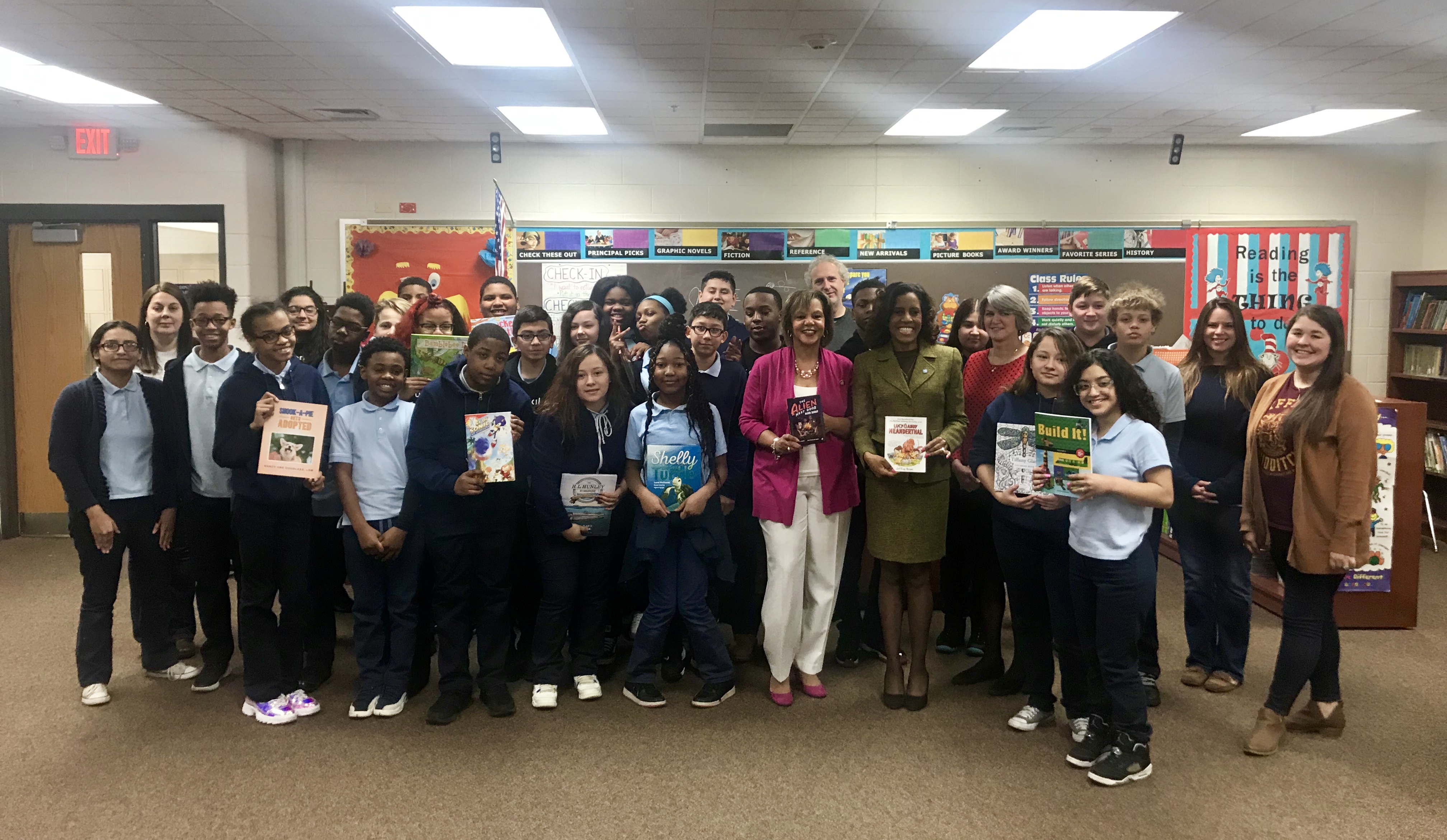 Congresswoman Kelly with students at Sandrige Elementary School in Lynwood