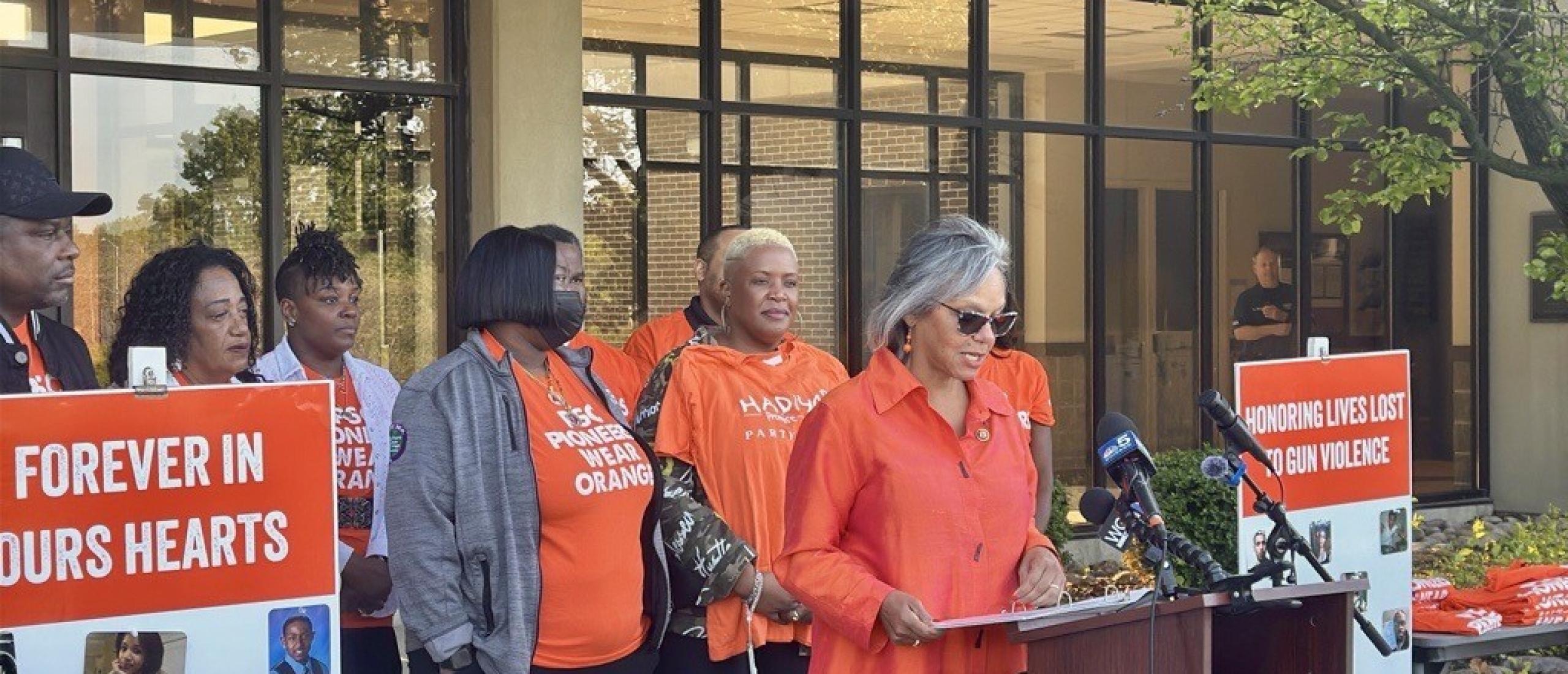 Rep. Kelly honors victims of gun violence