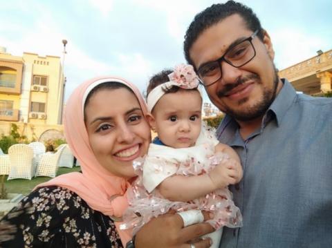 Picture of Sara and her family