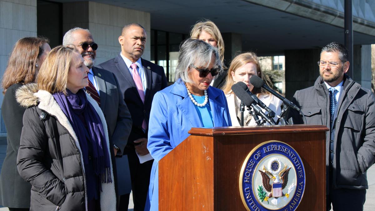 Rep. Kelly speaks in front of Department of Health and Human Services